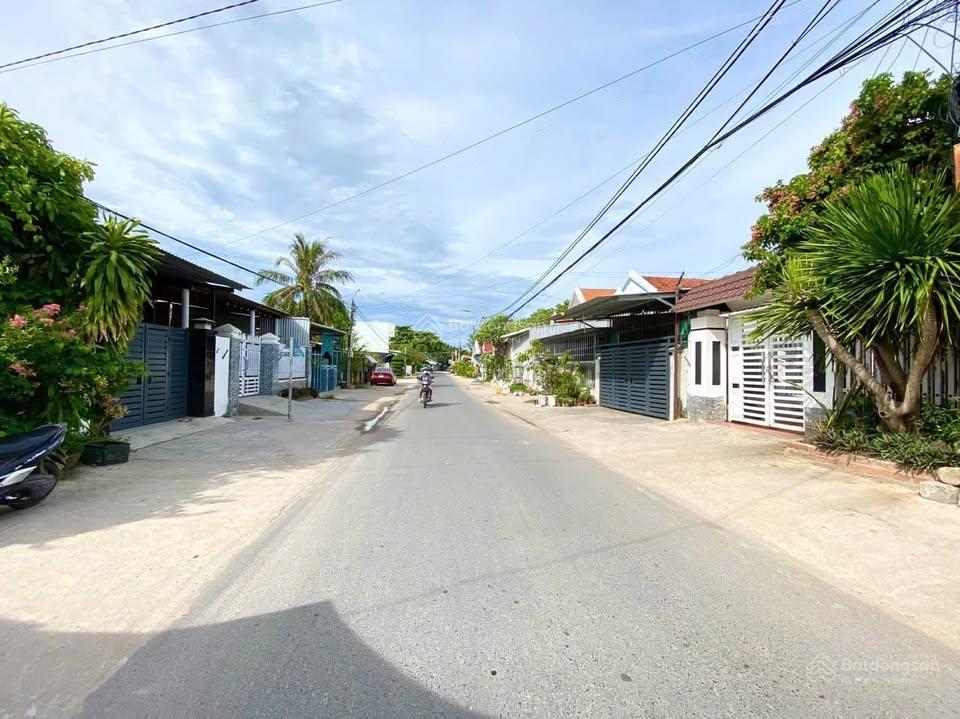 Chính chủ bán nhà mặt đường chính nhựa qh20m vạn phú vạn ninh bắc vân phong giá rẻ