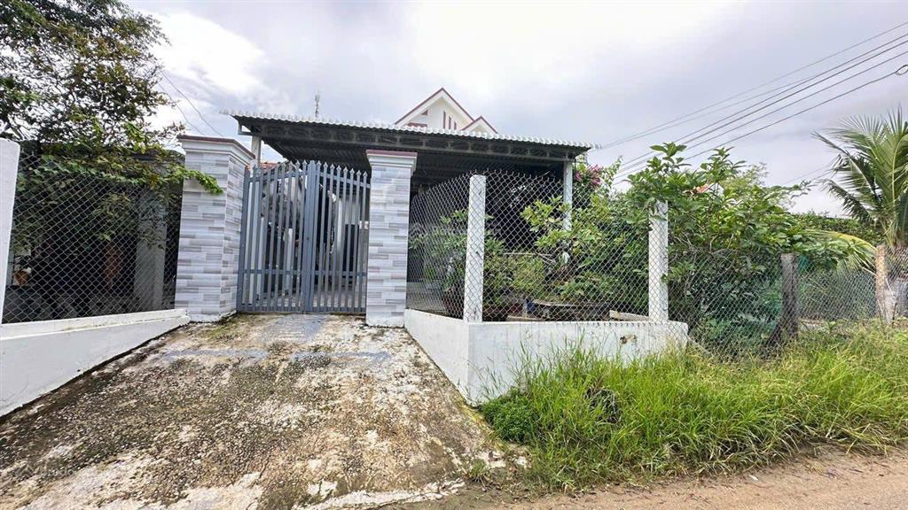 Chính chủ bán nhà mới tinh đường nhựa cách thị trấn chỉ 5 p di chuyển giá rẻ