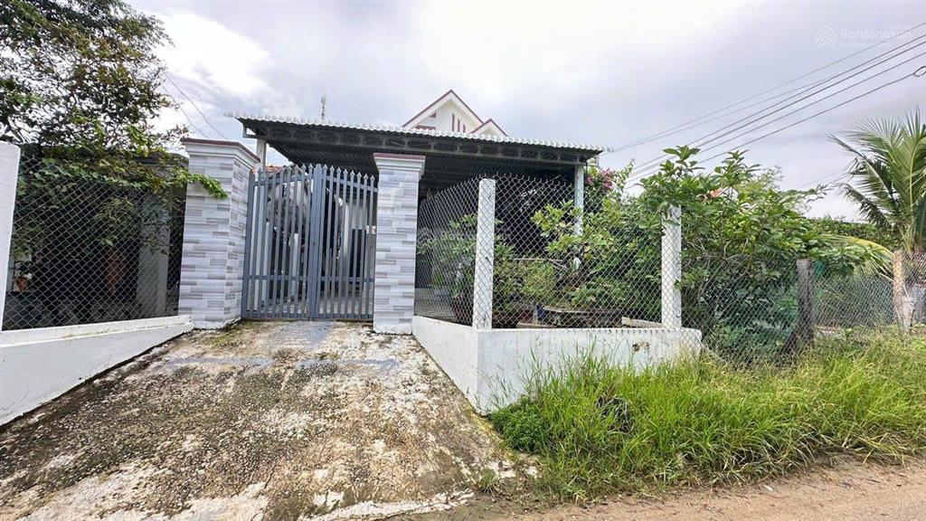 Chính chủ bán nhà mới tinh đường nhựa cách thị trấn chỉ 5 p di chuyển giá rẻ