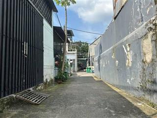 Bán miếng đất ngay trung tâm thị trấn hm. tặng căn nhat tiền chế và khu vườn nhỏ trên đất