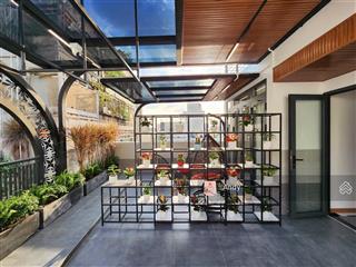 Toà chdv  airbnb thu nhập 180 triệu/tháng. dt 7x20m. hẻm vip bến thành, q1  đông khách du lịch