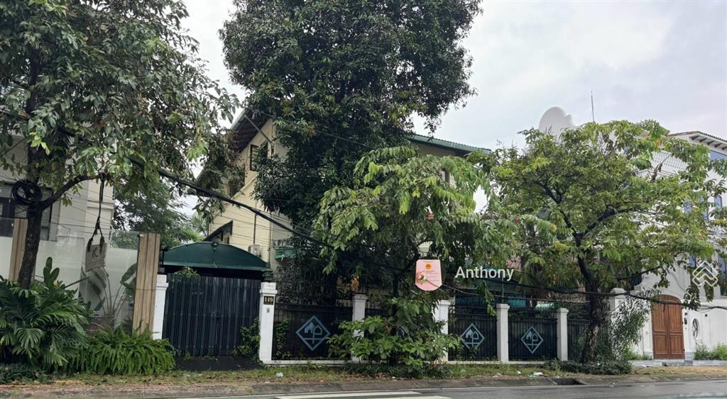 Biệt thự mặt tiền nguyễn văn hưởng, ngay đường xuân thuỷ. bề ngang 18m. phù hợp làm vp, showroom