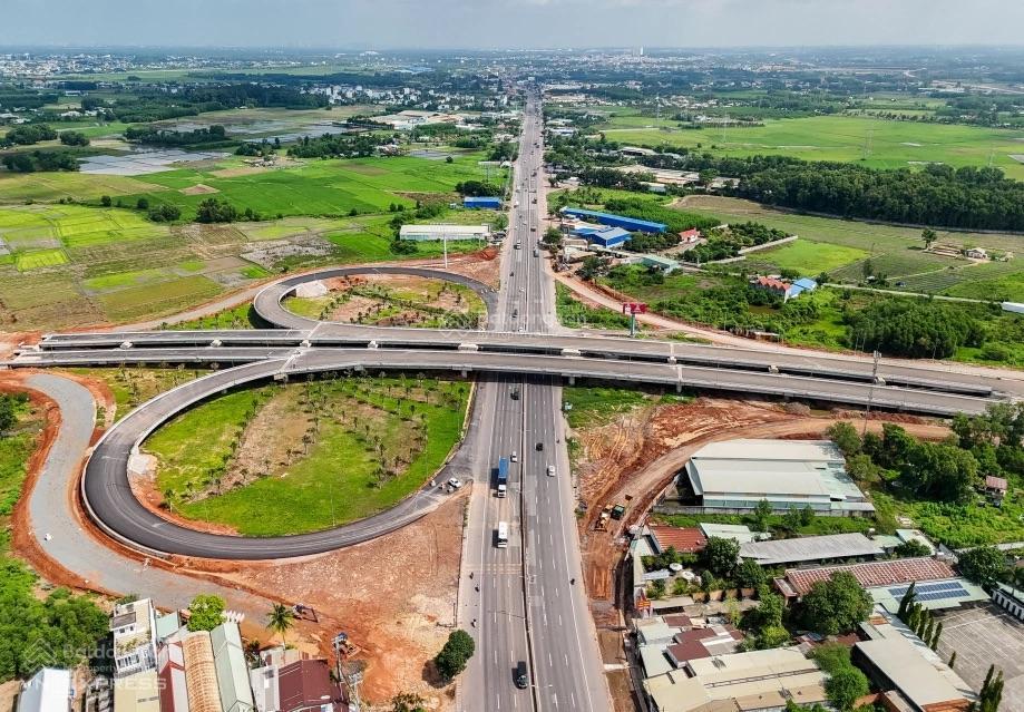 Bán gấp 1ha mặt tiền đường t1 sân bay long thành giá tốt.  0966 167 ***
