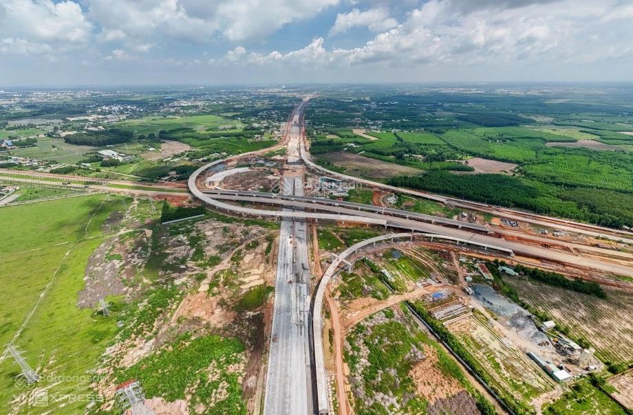 Bán gấp 1ha mặt tiền đường t1 sân bay long thành giá tốt.  0966 167 ***