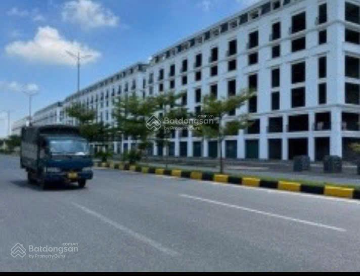 Chính chủ cần bán shophouse 80m2, xây thô 6 tầng 1 tum, vị trí đẹp tại yên phong bắc ninh