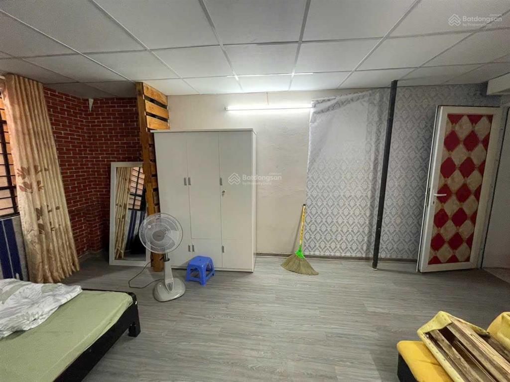 Phòng chỉ từ 2,5triệu tại 800 đê la thành, ngã ba chợ thành công. nhà mới sơn sửa có cho để xe điện