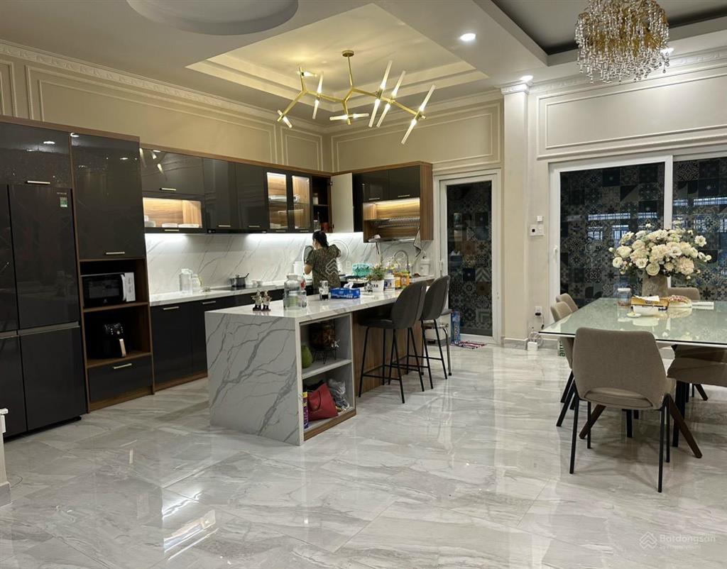 Bán nhà võ thị sáu, quận 1, diện tích 6,4m*18m nở hậu 4 tầng, st, giá 28,5 tỷ tl