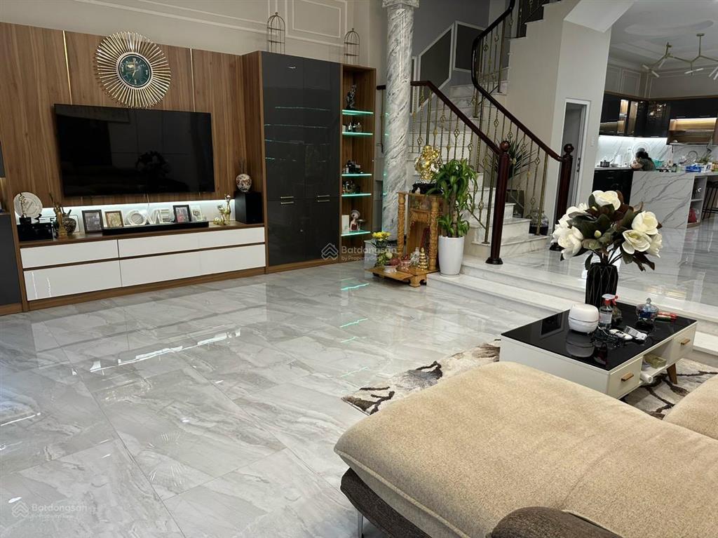 Bán nhà võ thị sáu, quận 1, diện tích 6,4m*18m nở hậu 4 tầng, st, giá 28,5 tỷ tl