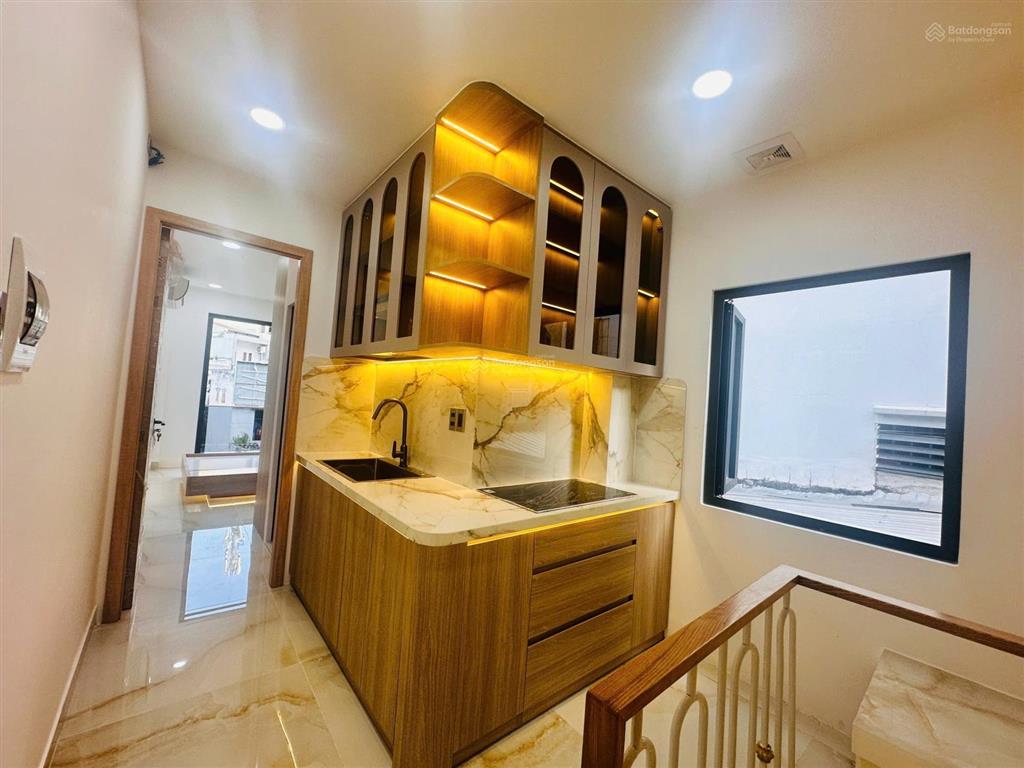 Nhà 5 tầng thang máy hẻm 4m cách mạng tháng 8, q3, giá chỉ 9 tỷ thương lượng