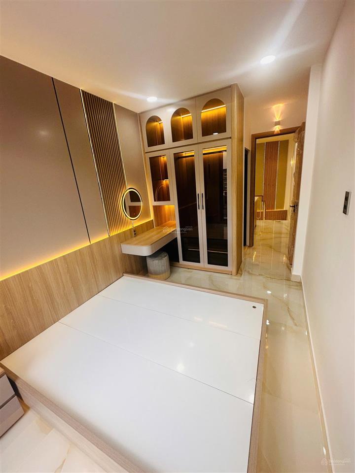 Nhà 5 tầng thang máy hẻm 4m cách mạng tháng 8, q3, giá chỉ 9 tỷ thương lượng
