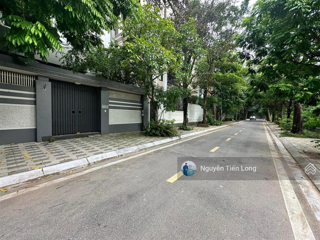 Bán biệt thự d3 vườn đào mặt võ chí công, 2 mặt tiền view vườn hoa, 252m2 x 6t thang máy 150 tỷ