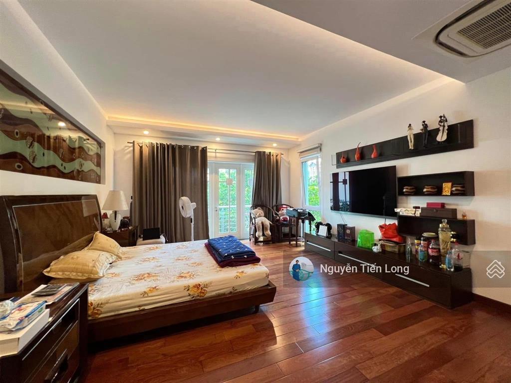 Bán biệt thự lão thành cách mạng yên hoà  322m2 mt 20m  view công viên, lô góc 3 thoáng  139 tỷ