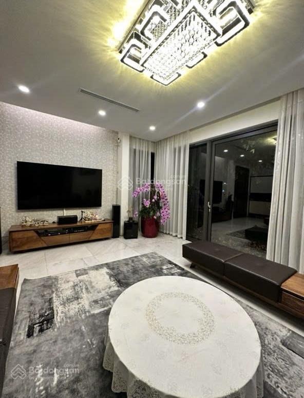 Bán biệt thự trục chính hoa sữa  lô góc 2 mặt đường  bể bơi  nội khu yên tĩnh 640m2 giá 295 tỷ