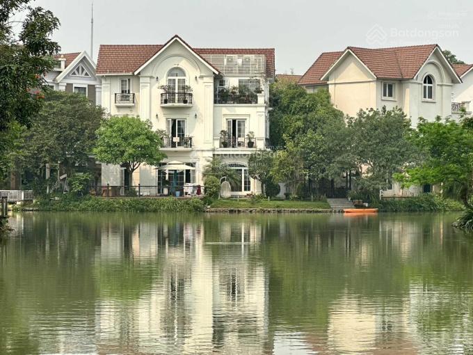 Bán biệt thự trục chính hoa sữa  lô góc 2 mặt đường  bể bơi  nội khu yên tĩnh 640m2 giá 295 tỷ