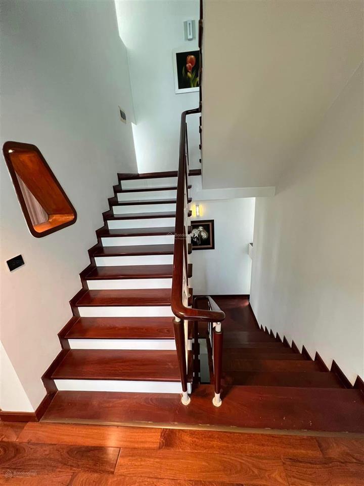 Bán biệt thự trục chính hoa sữa  lô góc 2 mặt đường  bể bơi  nội khu yên tĩnh 640m2 giá 295 tỷ