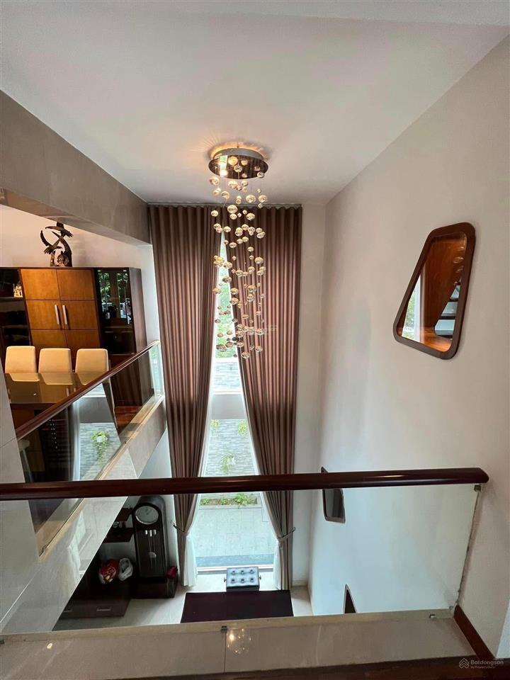 Bán biệt thự 368m2 d3 vườn đào, view vườn hoa, sân vườn, có bảo vệ  nội thất nhập khẩu, giá 230 tỷ