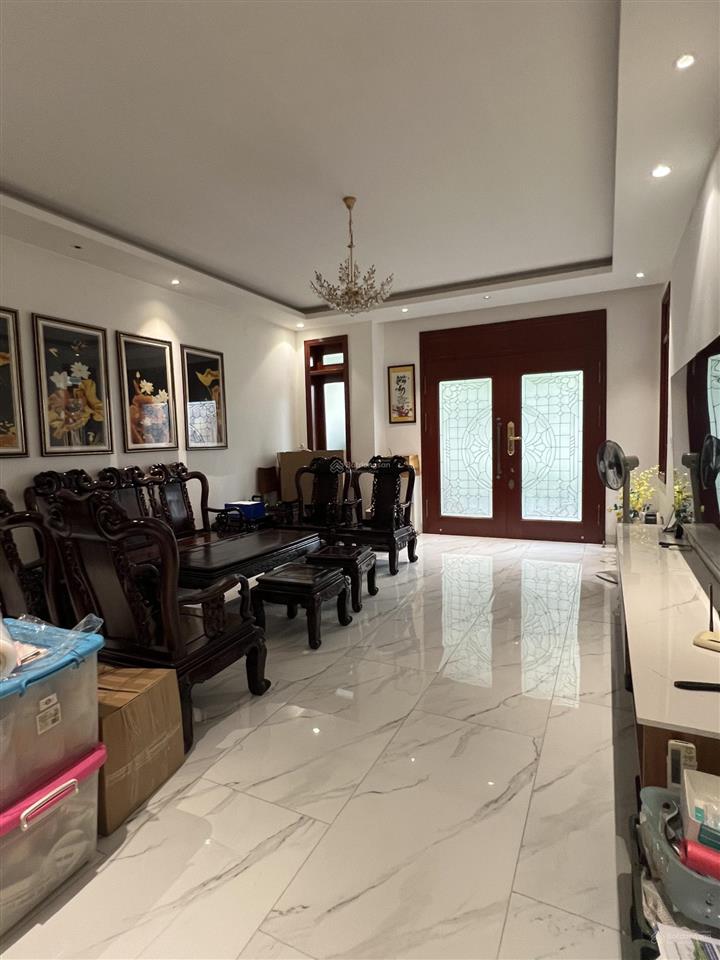 Bán biệt thự Ciputra - Mặt đường đôi - lô góc  305/330m2 x 4 tầng thang máy - nhà đẹp - Giá 136 tỷ