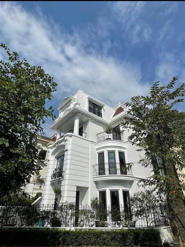 Bán biệt thự Ciputra - Mặt đường đôi - lô góc  305/330m2 x 4 tầng thang máy - nhà đẹp - Giá 136 tỷ