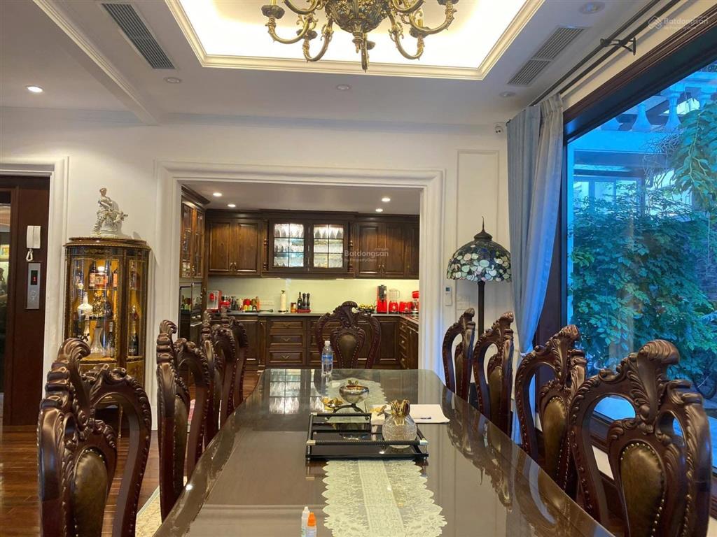 Bán biệt thự Ciputra - Mặt đường đôi - lô góc  305/330m2 x 4 tầng thang máy - nhà đẹp - Giá 136 tỷ