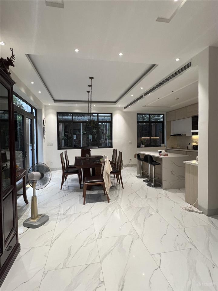 Bán biệt thự Ciputra - Mặt đường đôi - lô góc  305/330m2 x 4 tầng thang máy - nhà đẹp - Giá 136 tỷ