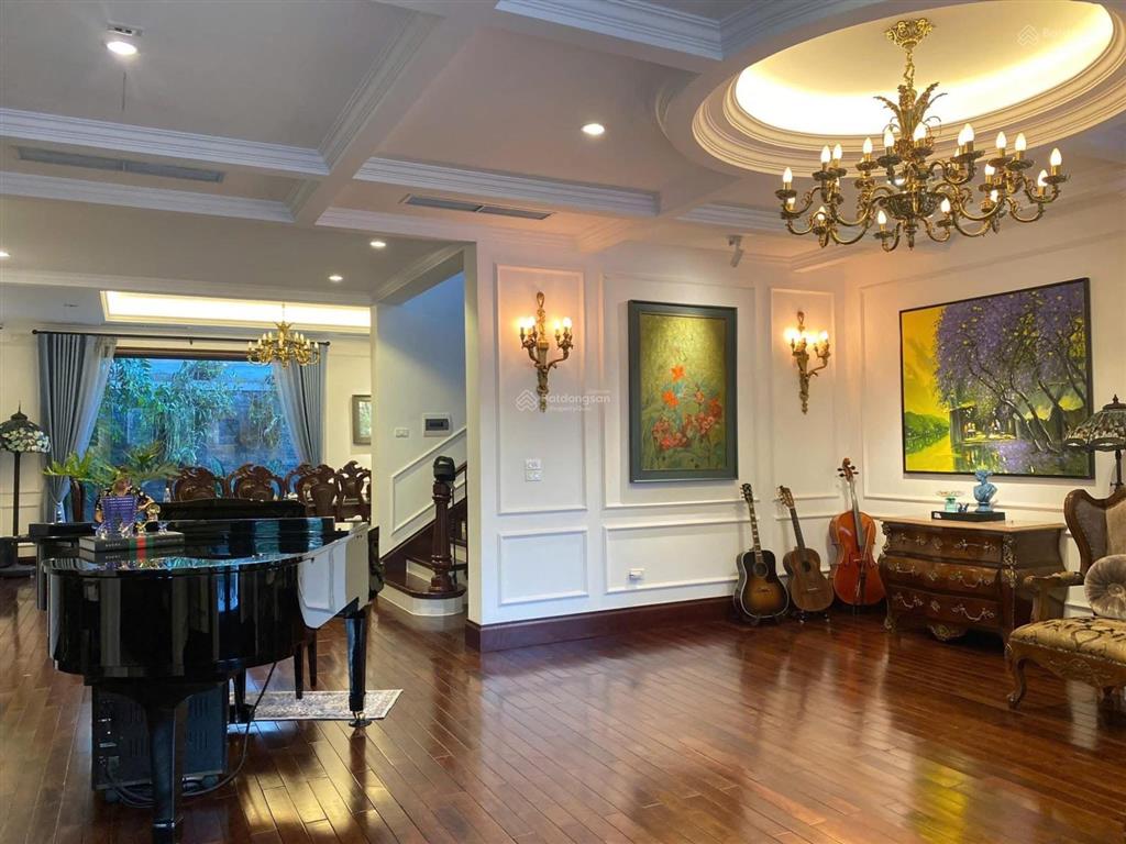 Bán biệt thự Ciputra - Mặt đường đôi - lô góc  305/330m2 x 4 tầng thang máy - nhà đẹp - Giá 136 tỷ