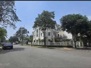 Bán biệt thự vinhomes riverside  trục chính hoa sữa  640m2 lô góc  thang máy, bể bơi  295 tỷ