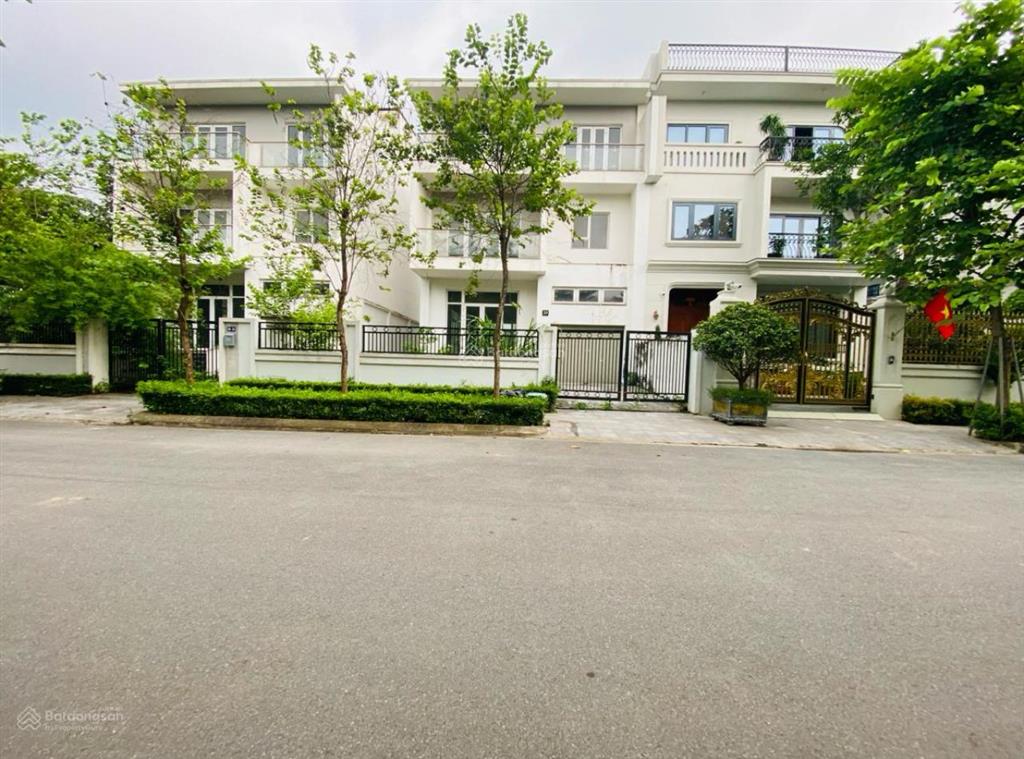 Bán biệt thự K6 Ciputra - nội khu yên tĩnh- view hồ, công viên 65ha - 400m2 xây thô - giá 550tr/m2