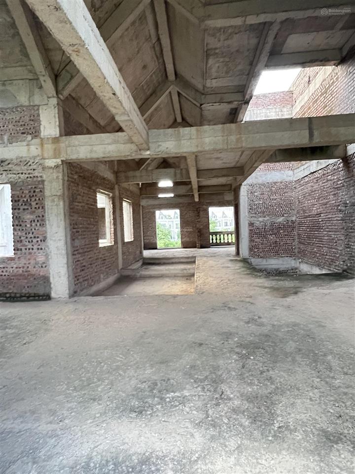 Bán biệt thự K6 Ciputra - nội khu yên tĩnh- view hồ, công viên 65ha - 400m2 xây thô - giá 550tr/m2