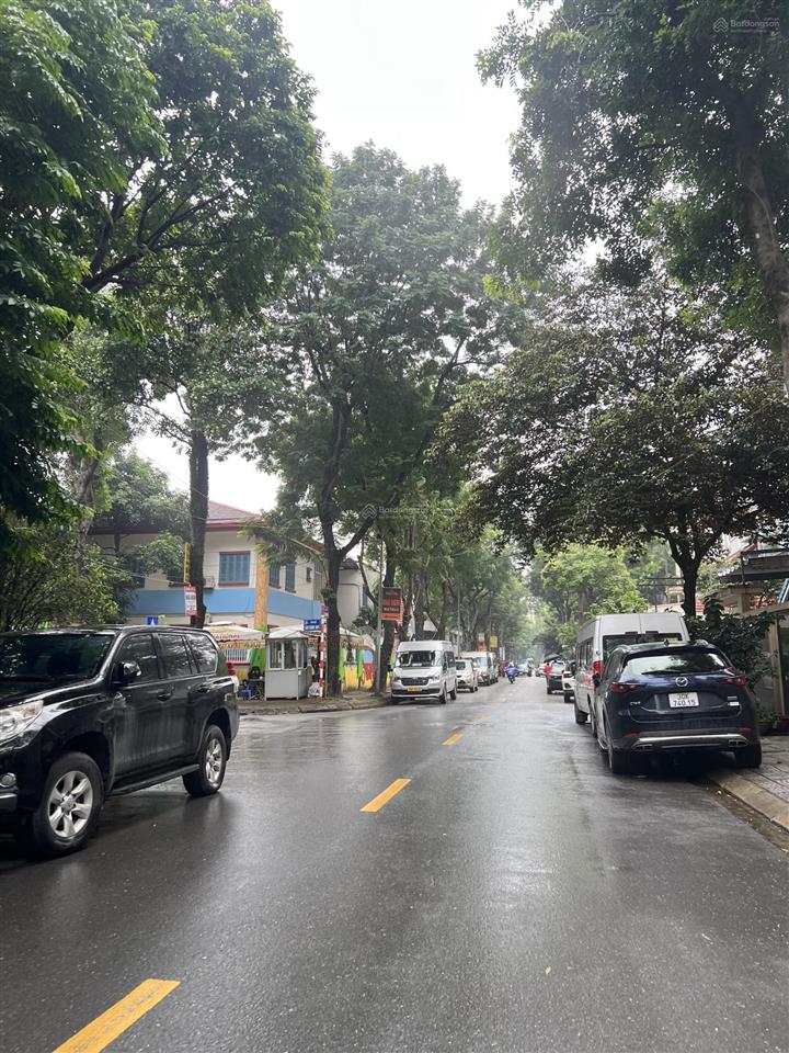 Bán biệt thự kdt mỹ đình ii  đường rộng, thông thoáng  200m2 đường thông, thang máy  giá 61 tỷ