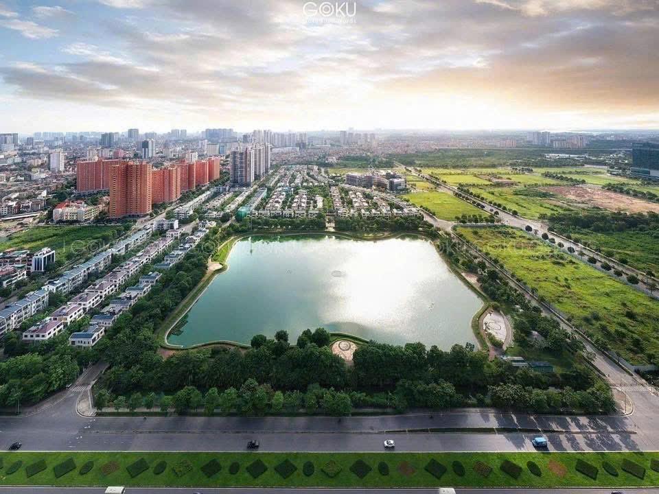 Bán biệt thự đơn lập mặt hồ Starlake - View hồ - 355m2 - Hoàn thiện đẹp - Giá: 900tr/m