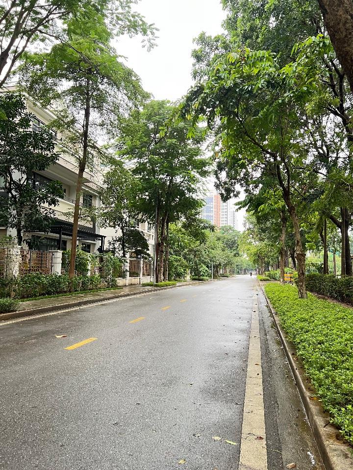 Bán biệt thự đơn lập mặt hồ Starlake - View hồ - 355m2 - Hoàn thiện đẹp - Giá: 900tr/m