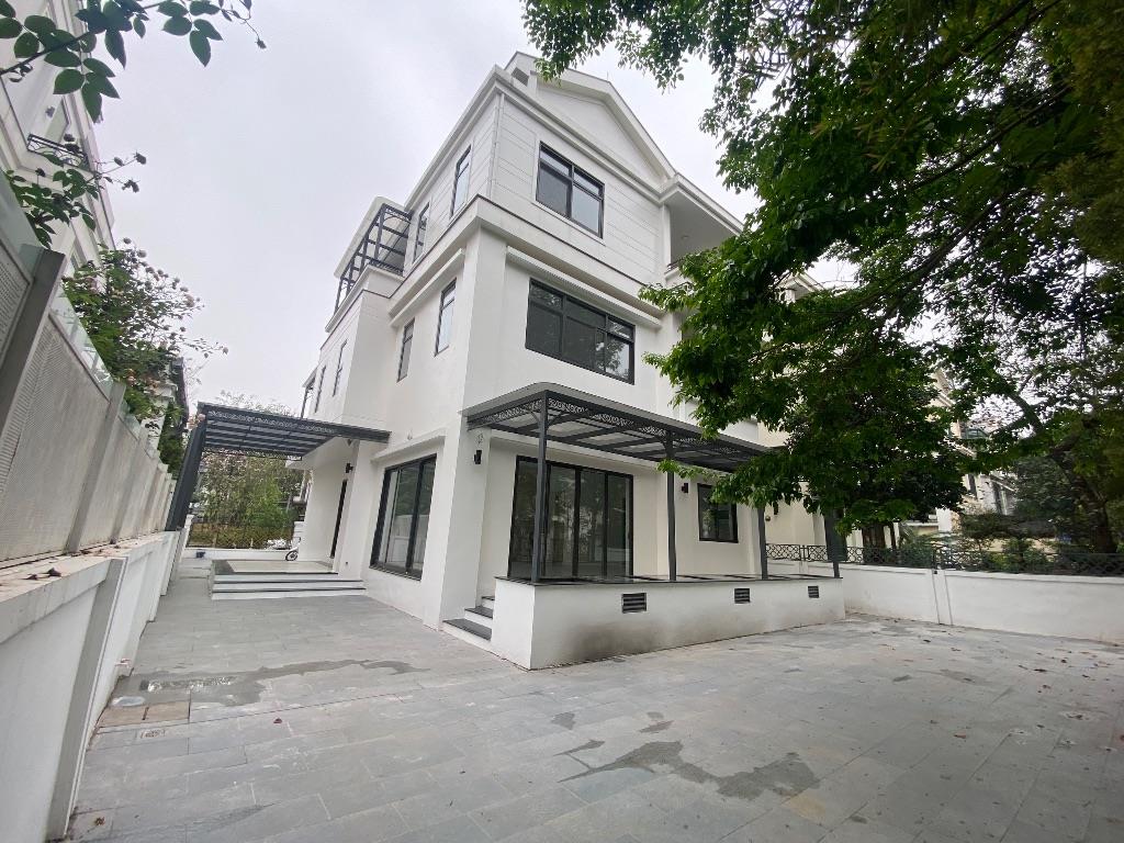 Bán biệt thự đơn lập mặt hồ Starlake - View hồ - 355m2 - Hoàn thiện đẹp - Giá: 900tr/m