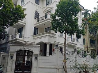 Cho thuê biệt thự kdt trung hòa 180m2x4t, nhà sơn sửa mới đẹp làm vp lớp học spa