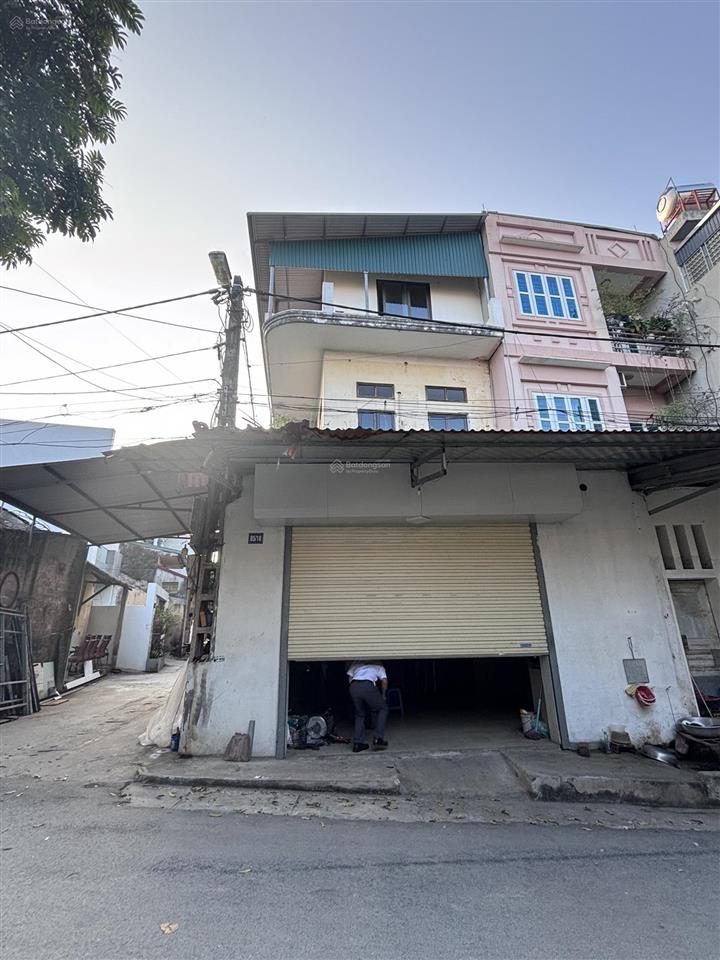 Bán đất tặng nhà 100m2 3 tầng cũ lô góc đường thông kinh doanh được tại sơn lộc, sơn tây