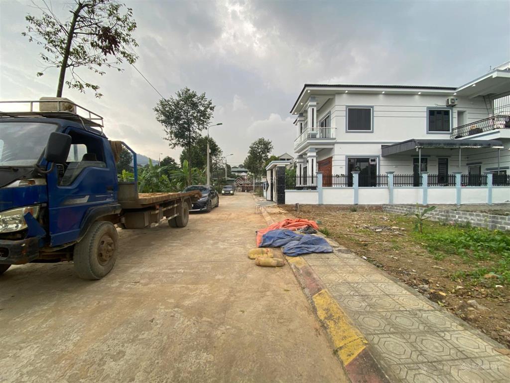 Giá rẻ hơn 3 tỷ siêu đẹp 85m2 lô góc vị trí đẹp giao thông thuận lợi tại phú mãn