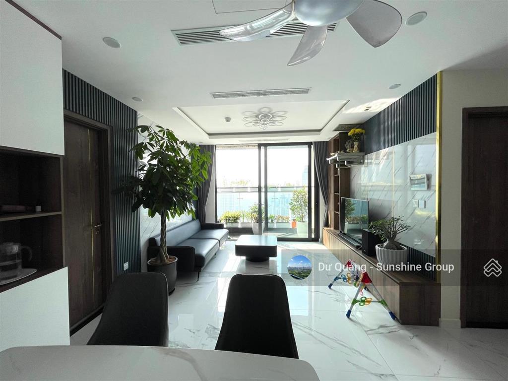 Bán căn 3 ngủ sunshine city 100m2 tầng cao. giá 8,8 tỷ (sổ đỏ + full đồ) có 2 ban công