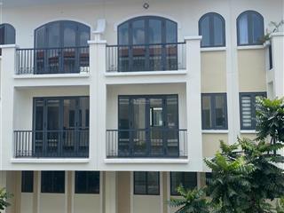 Căn góc hướng senturia nsg hướng bắc. giá 8.8 tỷ.  0975 734 ***