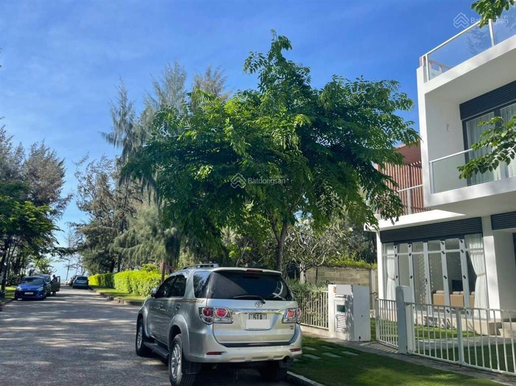 Bán căn góc biệt thự 350m2 full nội thất zenna villas resort cách biển 100m sổ hồng lâu dài