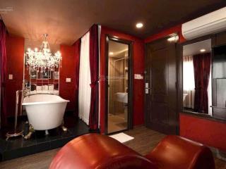 Khách sạn 8 tầng ngay trung tâm phố tây nguyễn thị minh khai nha trang