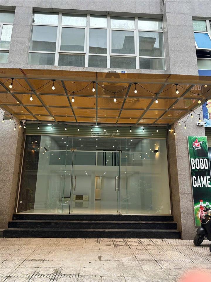 Chính chủ cho thuê shophouse chân đế 210m2 làm vp công ty mặt tiền 7m, giá 26tr, 0967 555 ***