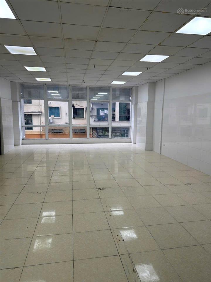 Chính chủ cho thuê shophouse chân đế 210m2 làm vp công ty mặt tiền 7m, giá 26tr, 0967 555 ***