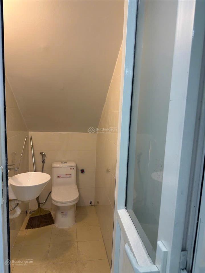 Chính chủ cho thuê shophouse chân đế 210m2 làm vp công ty mặt tiền 7m, giá 26tr, 0967 555 ***