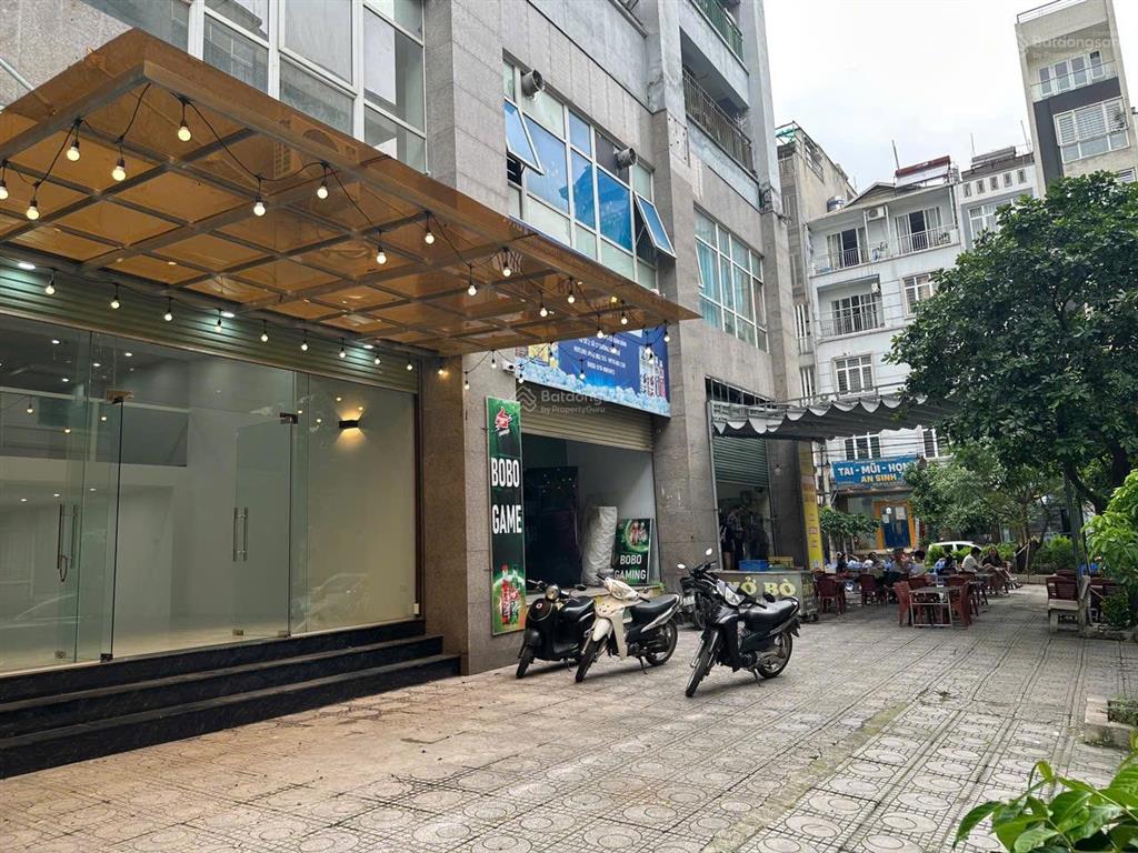 Chính chủ cho thuê shophouse chân đế 210m2 làm vp công ty mặt tiền 7m, giá 26tr, 0967 555 ***