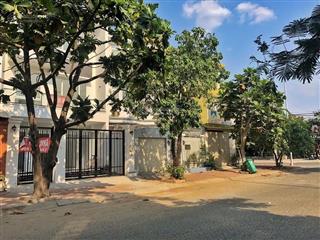 Cho thuê nhà nguyên căn gần góc ngã tư, mặt tiền 7m