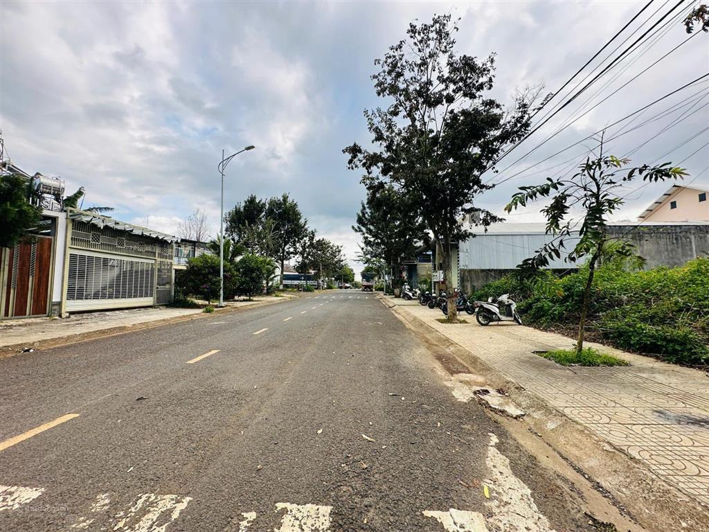 Bán lo đất mặt tiền lô 90 dt 7x27m full tc khu dân cư 1/500 đức trọng