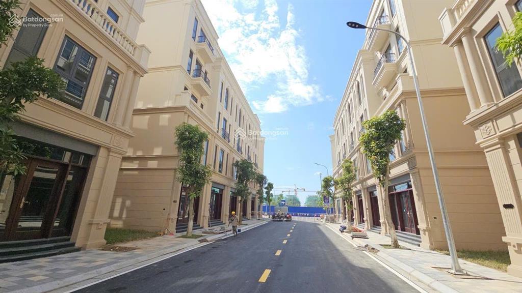 Bán lại căn liền kề phân khu tinh hoa dt63m2 giá tốt .