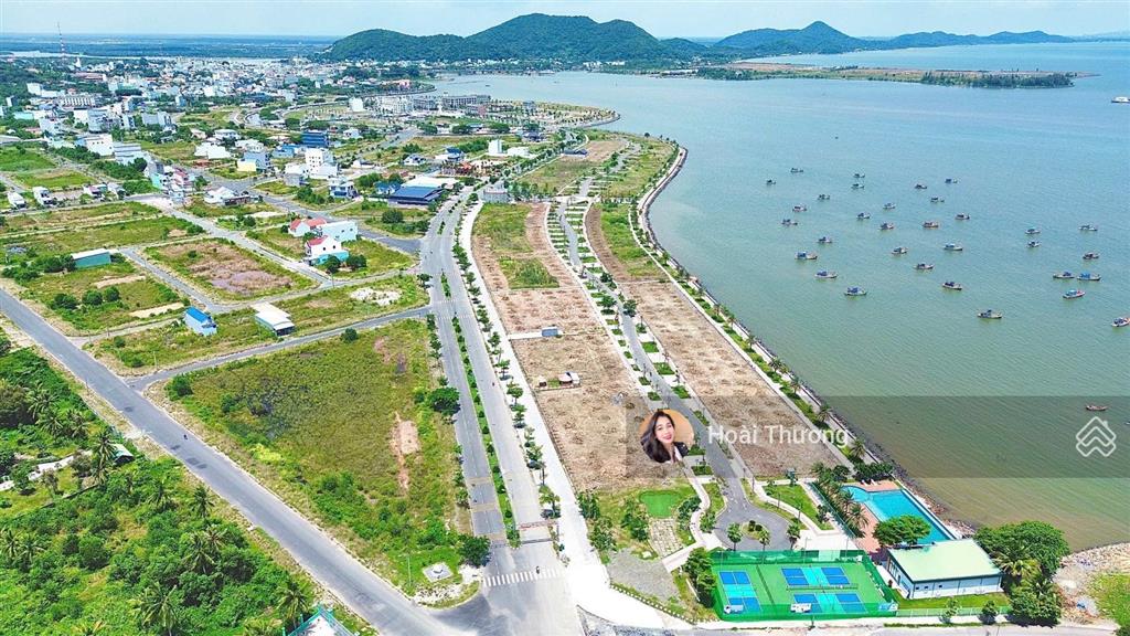 Một nền góc gần hồ bơi tiện ích, view biển hà tiên venice villas giá có sổ 8.999 tỷ/ 0932 185 ***