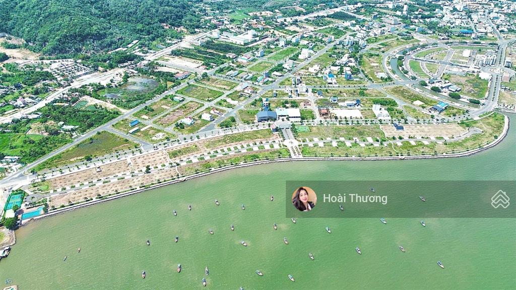 Một nền góc gần hồ bơi tiện ích, view biển hà tiên venice villas giá có sổ 8.999 tỷ/ 0932 185 ***