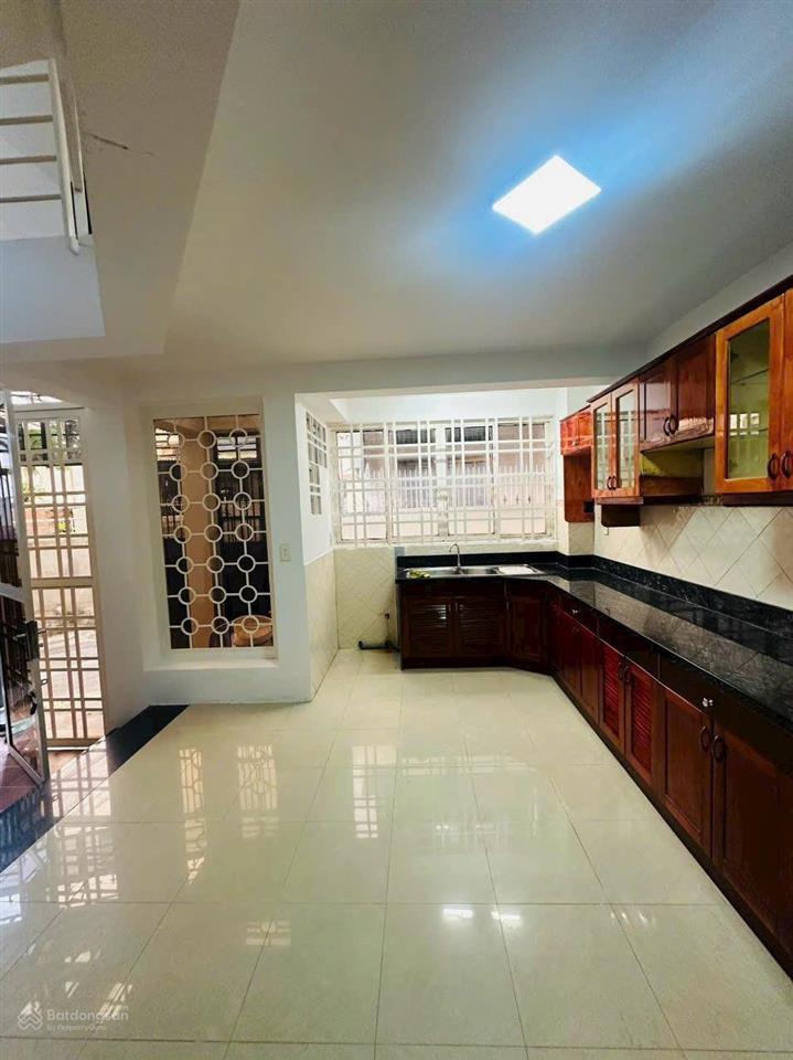 Bán nhà lầu p.trung dũng giá 3.65 tỷ, sổ hồng hoàn công,đường ô tô.gần sát trường ngô quyền