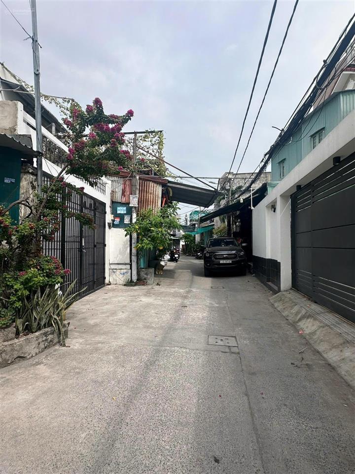 Bán nhà 2 lầu đường nguyễn văn quá. dt 7m nở hậu 11m x 20m. đường 5m thông giá 8.2 tỷ tl